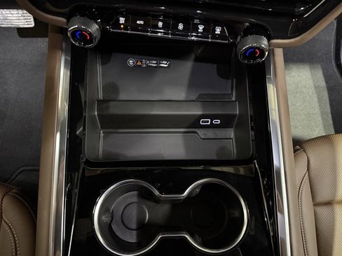 Certified 2025 Chevrolet Tahoe High Country w/ Sun And Tow Package image 16