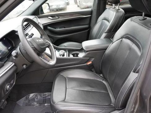 Certified 2024 Jeep Grand Cherokee L Limited w/ Luxury Tech Group II AWD/4WD image 15