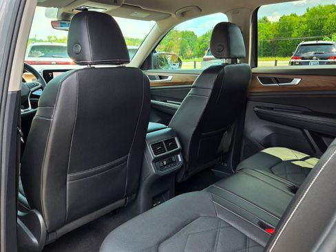 Used 2024 Volkswagen Atlas SE FWD image 44
