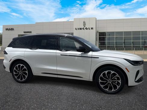 New 2026 Lincoln Nautilus Reserve AWD/4WD image 2