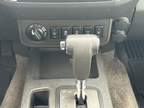 Used 2015 Nissan Frontier PRO-4X w/ Pro-4x Graphics Package AWD/4WD image 9