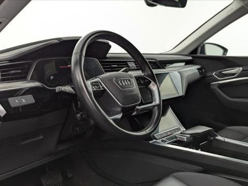 Used 2021 Audi e-tron Premium w/ Convenience Plus Package image 18