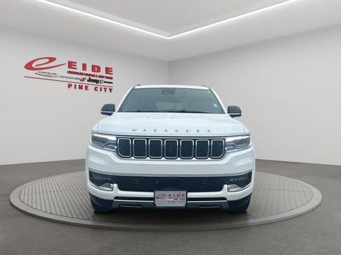 Used 2025 Jeep Wagoneer L Series III AWD/4WD image 10