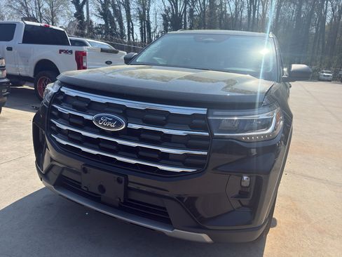 Used 2025 Ford Explorer Active w/ Active Comfort Package image 1