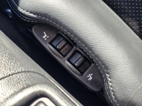 Used 2012 Nissan 370Z Touring RWD image 47