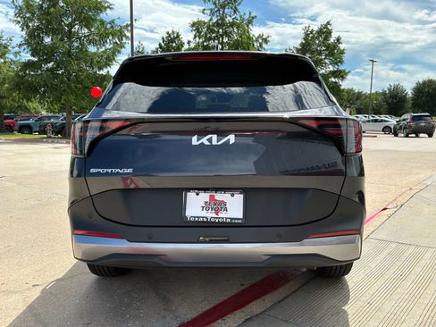 Used 2026 Kia Sportage LX FWD image 7