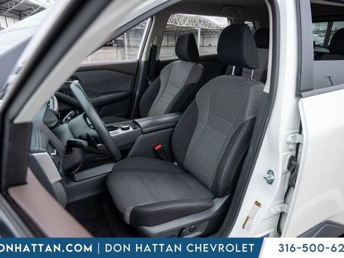 Used 2023 Nissan Rogue SV image 4