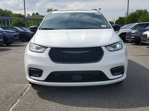 New 2026 Chrysler Pacifica Limited w/ S Appearance Package FWD image 2