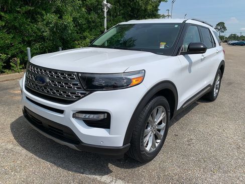 Used 2023 Ford Explorer Limited AWD/4WD image 5