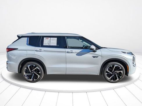 Used 2023 Mitsubishi Outlander SEL AWD/4WD image 3