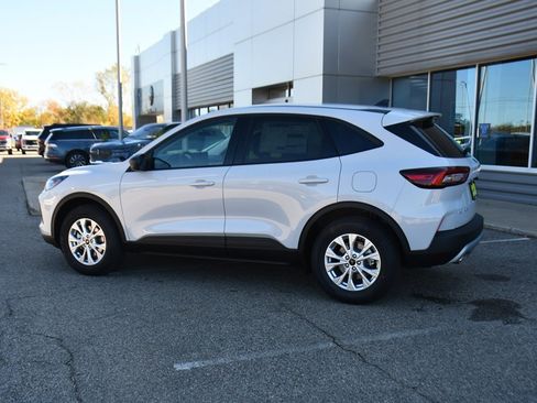 Used 2026 Ford Escape Active w/ Tech Pack #1 image 3