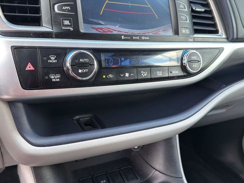 Used 2018 Toyota Highlander Limited FWD image 27