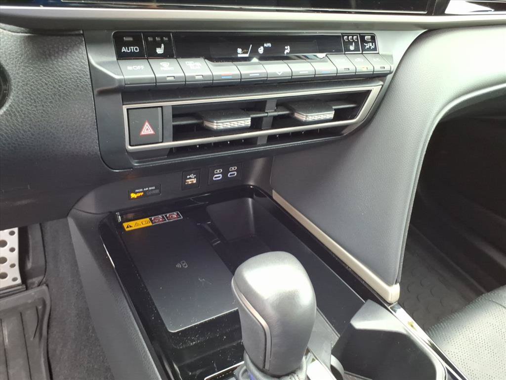 Used 2025 Toyota Camry XSE FWD image 34