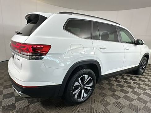 Used 2024 Volkswagen Atlas SE AWD/4WD image 3