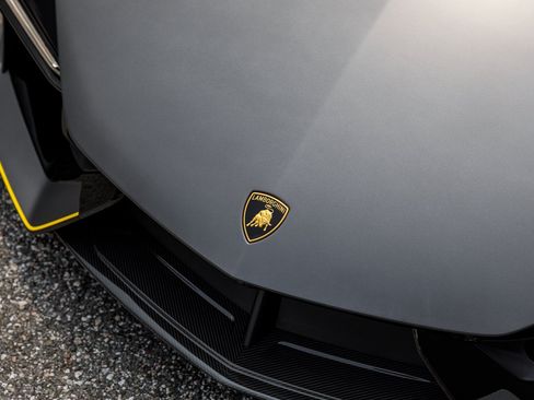 Used 2025 Lamborghini Revuelto AWD/4WD image 4