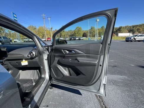 New 2026 Chevrolet Equinox EV LT image 19