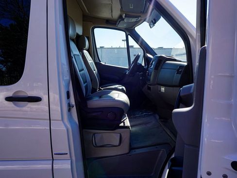 Used 2015 Mercedes-Benz Sprinter 2500 image 76