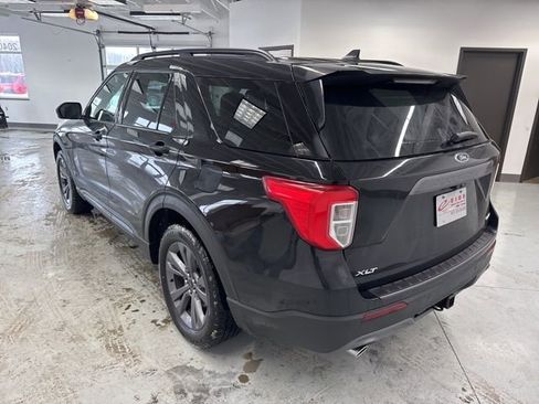 Used 2023 Ford Explorer XLT w/ Equipment Group 202A image 8