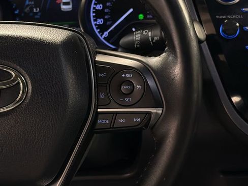 Used 2018 Toyota Camry XLE image 18