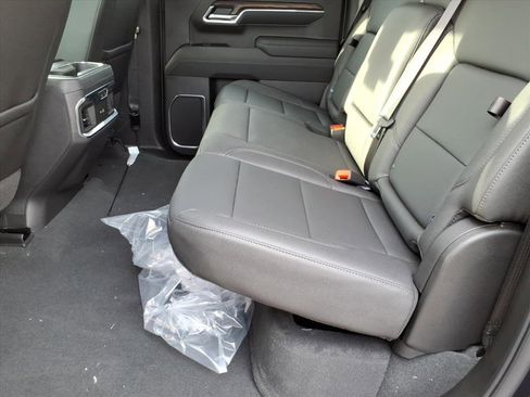 New 2026 GMC Sierra 1500 SLT image 11