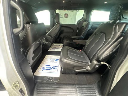 Used 2025 Chrysler Pacifica Select FWD image 29