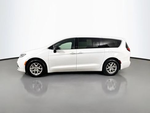 Used 2025 Chrysler Pacifica Select FWD image 4