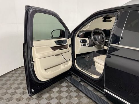 Used 2019 Lincoln Navigator L Reserve image 19