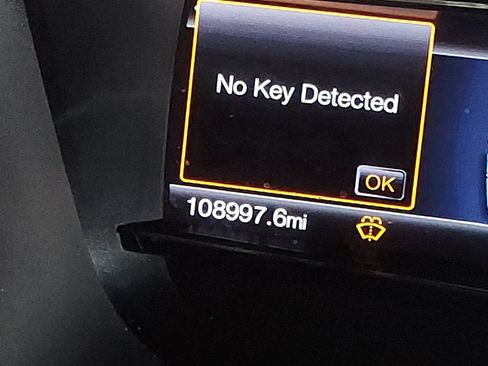 Used 2016 Ford Explorer XLT w/ Equipment Group 202A FWD image 2