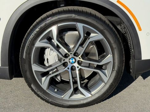 New 2026 BMW X5 xDrive50e w/ Executive Package image 9