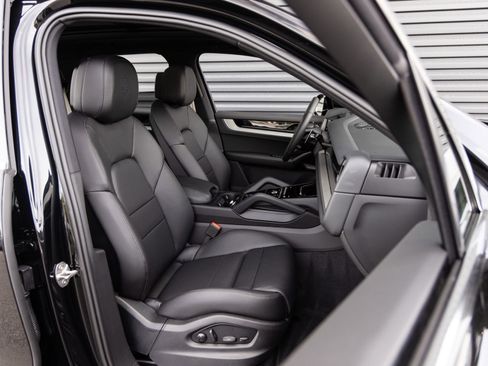 New 2026 Porsche Cayenne AWD/4WD image 33