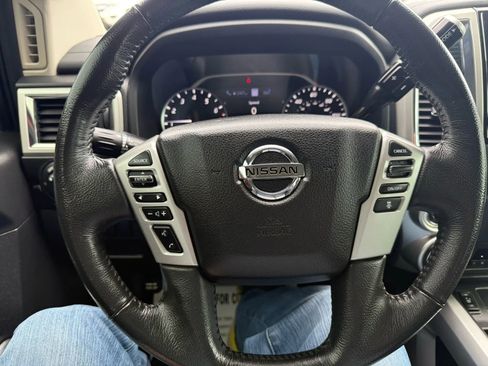 Used 2021 Nissan Titan SV w/ SV Convenience Package image 14