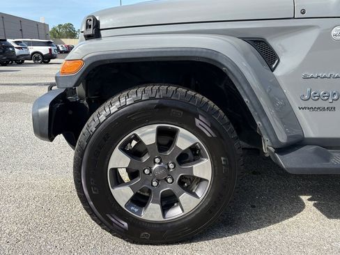 Used 2018 Jeep Wrangler Unlimited Sahara AWD/4WD image 24