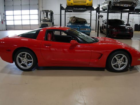 Used 2000 Chevrolet Corvette Coupe w/ Roof Pkg image 6