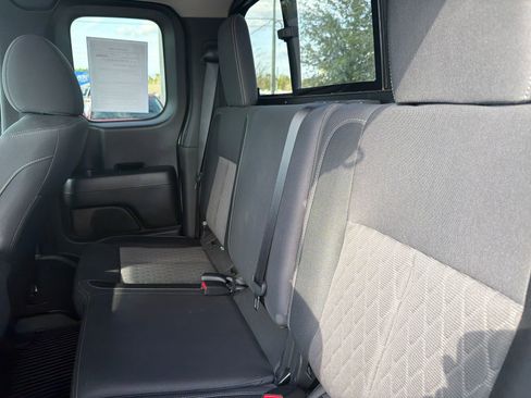 Used 2022 Nissan Titan S image 17