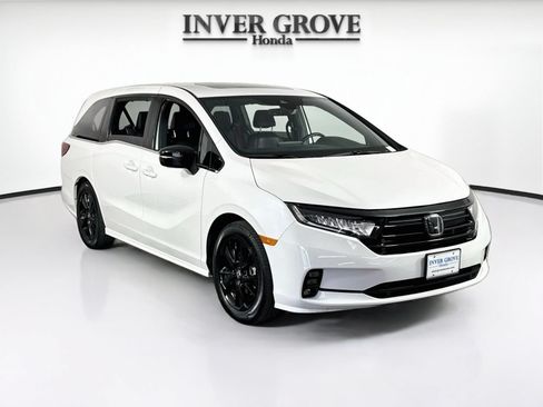 Used 2024 Honda Odyssey Sport image 3
