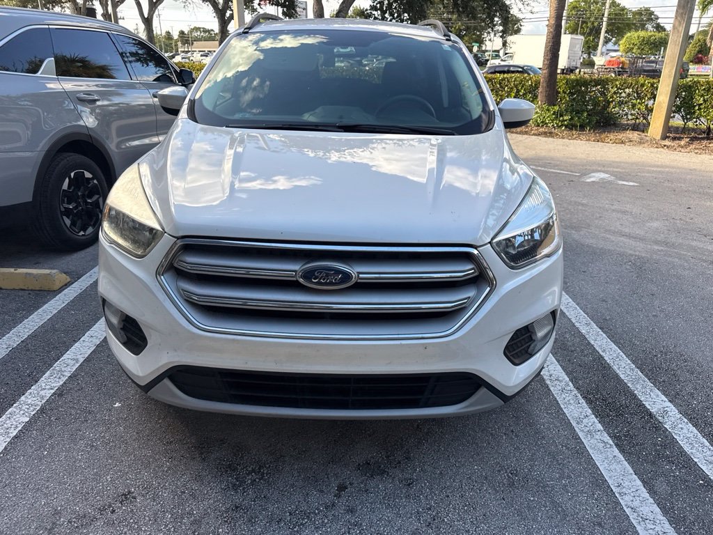 Used 2018 Ford Escape SE w/ SE Sync 3 Package FWD image 2