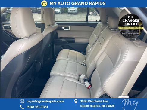 Used 2020 Ford Explorer XLT w/ Equipment Group 202A AWD/4WD image 9