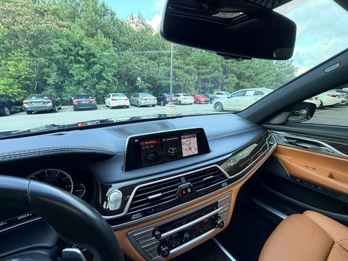 Used 2019 BMW 750i xDrive w/ Executive Package AWD/4WD image 26