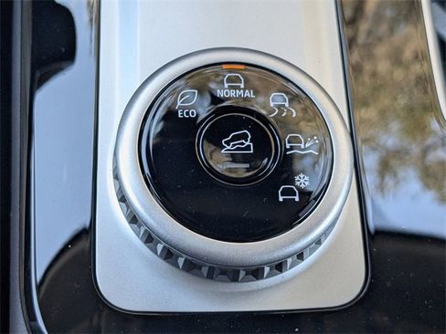 New 2025 Mitsubishi Outlander SE image 23