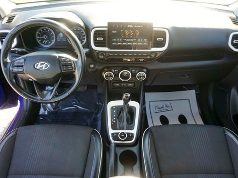 Used 2022 Hyundai Venue Limited image 10