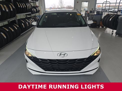 Used 2023 Hyundai Elantra Blue image 2