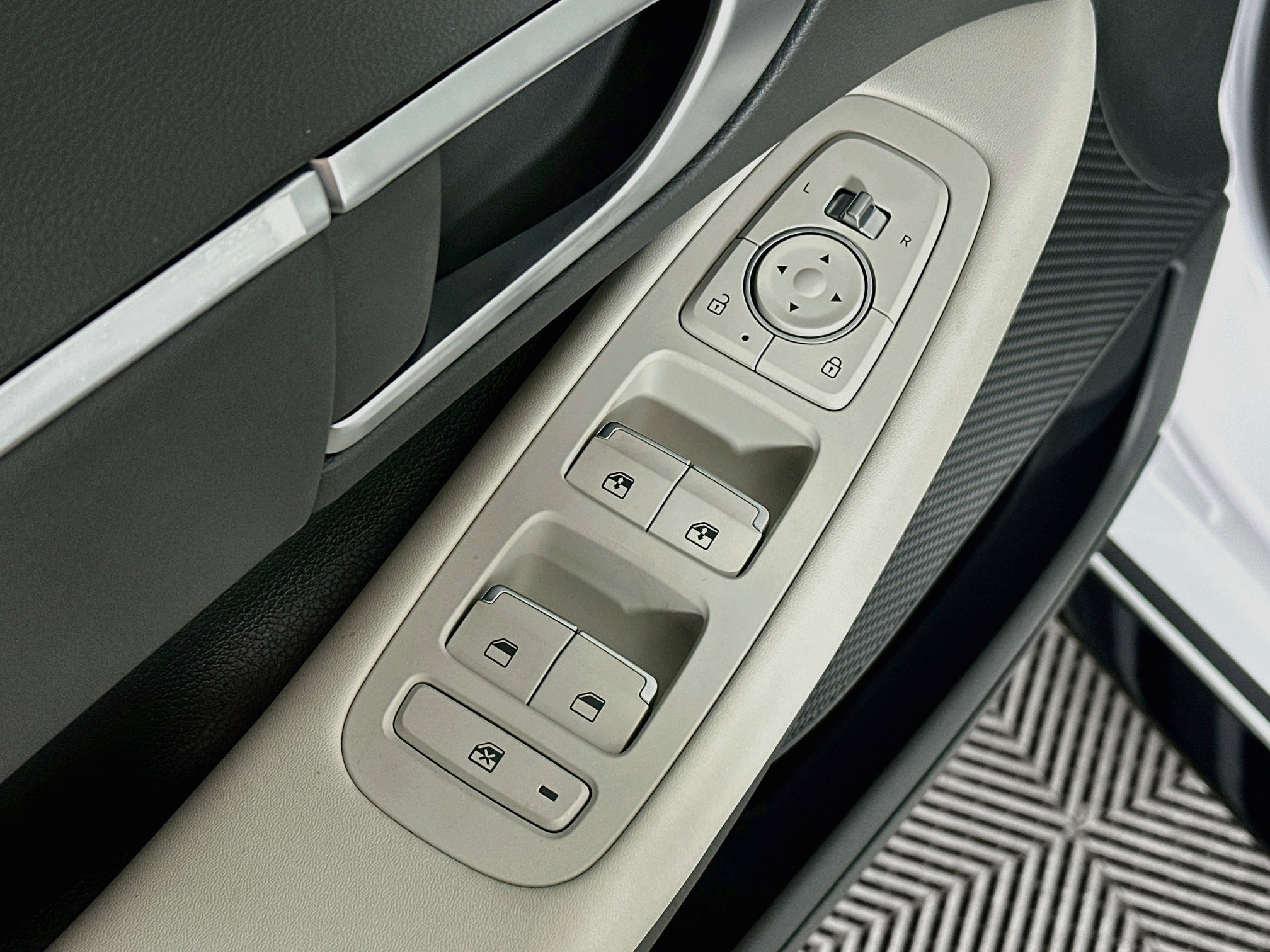 New 2026 Hyundai Sonata SEL AWD/4WD image 17