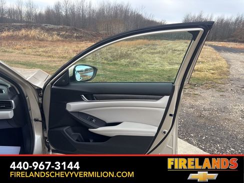 Used 2018 Honda Accord Touring image 32