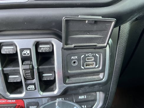 Used 2018 Jeep Wrangler Unlimited Rubicon AWD/4WD image 18