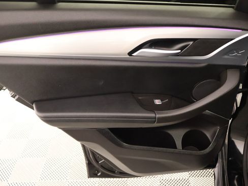 Used 2025 BMW X4 xDrive30i image 18