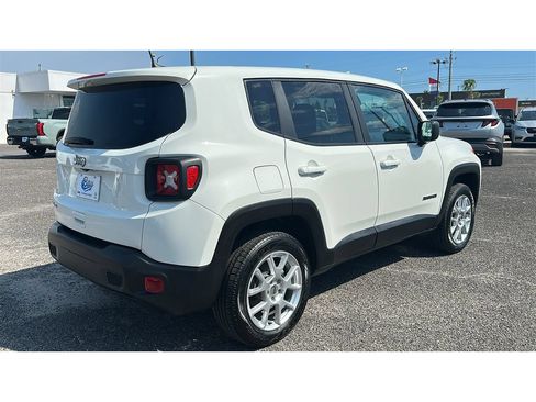 Used 2023 Jeep Renegade Latitude AWD/4WD image 6