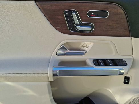 Certified 2023 Mercedes-Benz GLB 250 4MATIC image 10