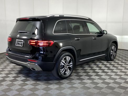 Used 2025 Mercedes-Benz GLB 250 4MATIC image 8