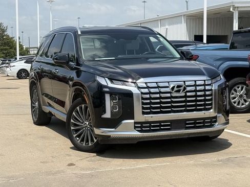 Used 2024 Hyundai Palisade Calligraphy FWD image 2
