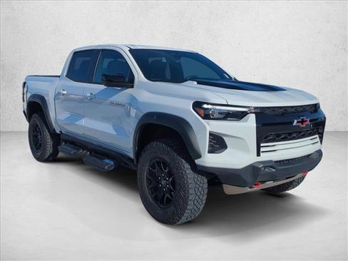 Used 2025 Chevrolet Colorado ZR2 w/ Midnight Edition AWD/4WD image 3